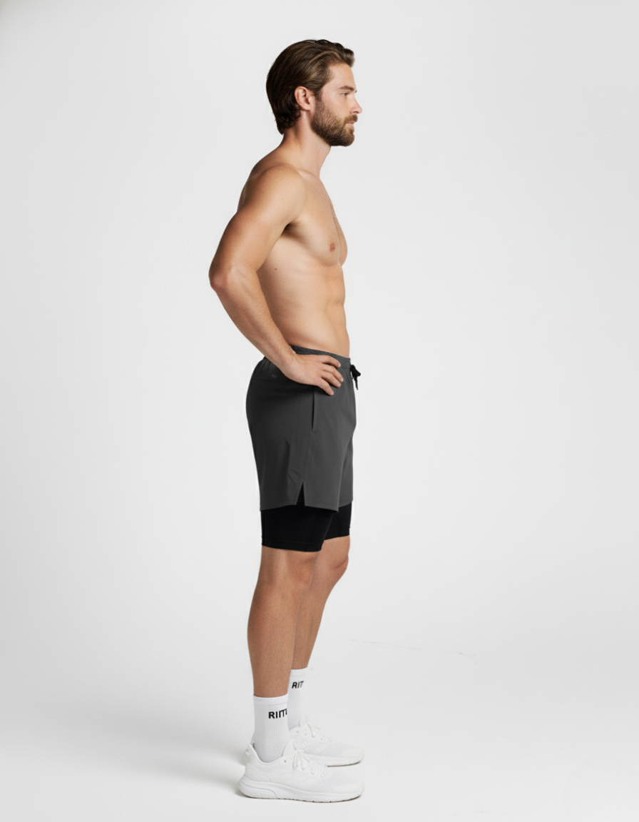 Your everyday 2-in-1 shorts for morning runs, dog walks, and outdoor adventures.