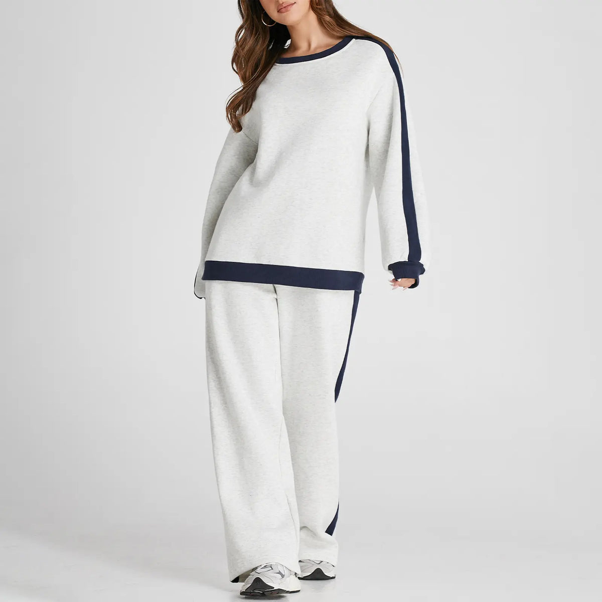 Women’s Fleece Two-Piece Set – Relaxed Crewneck Sweatshirt & Straight-Leg Pants