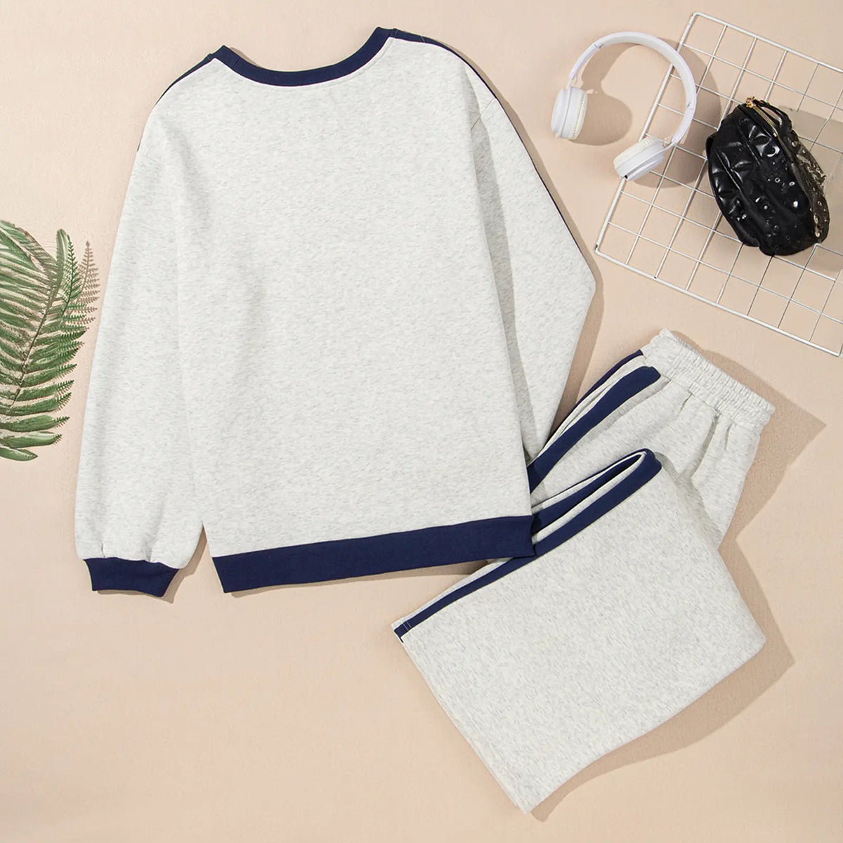 Women’s Fleece Two-Piece Set – Relaxed Crewneck Sweatshirt & Straight-Leg Pants